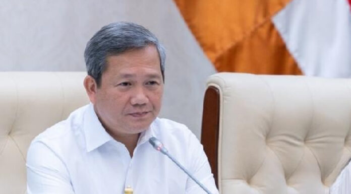 លោក ហ៊ុន ម៉ាណែត អះអាងថា កម្ពុជាមិនបានចុះចាញ់ឬកាត់ដីឱ្យថៃទេ ទោះព្រមទទួលបទឈប់បាញ់