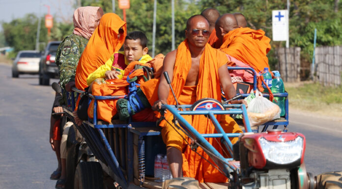 ព្រះសង្ឃ និងពលរដ្ឋទទូចឱ្យអាជ្ញាធរជួយផ្ដល់ស្បៀង និងសេវាថែទាំសុខភាពដល់ជនភៀសសឹក