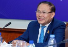 ទាសករអាជីវកម្មឆបោកតាមអនឡាញនៅព្រំដែនកម្ពុជា-ថៃត្រូវបានបង្ខាំងក្នុងអគារទោះមានការផ្លោងគ្រាប់បែករបស់យោធាថៃ