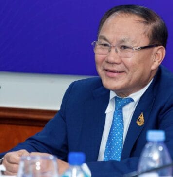 ទាសករអាជីវកម្មឆបោកតាមអនឡាញនៅព្រំដែនកម្ពុជា-ថៃត្រូវបានបង្ខាំងក្នុងអគារទោះមានការផ្លោងគ្រាប់បែករបស់យោធាថៃ