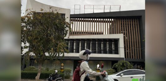 ក្រុមហ៊ុន ហួយវ័ន ផេ របស់លោក ហ៊ុន តូ នៅតែបន្តបង្កកលុយអតិថិជន