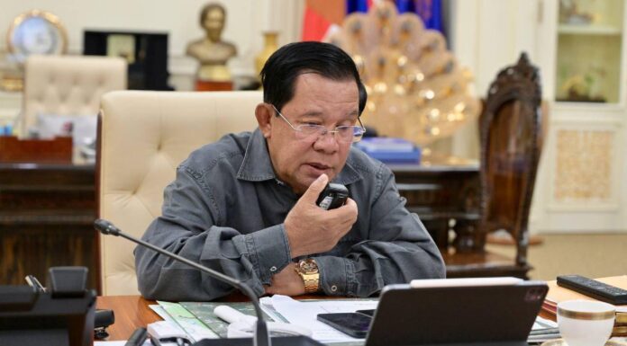 លោក ហ៊ុន សែន ថា កម្លាំងសាមគ្គី និងស្មារតីស្នេហាជាតិ អាចឈ្នះសត្រូវឈ្លានពានទឹកដី តែលោកនៅចាប់ពលរដ្ឋដាក់គុក