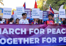 ពលរដ្ឋខ្មែររួមគ្នាផ្ញើសារទៅថៃដោយបង្ហាញស្មារតីគាំទ្រសន្តិភាព និងបទឈប់បាញ់