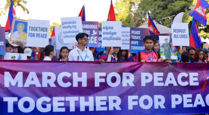 ពលរដ្ឋខ្មែររួមគ្នាផ្ញើសារទៅថៃដោយបង្ហាញស្មារតីគាំទ្រសន្តិភាព និងបទឈប់បាញ់