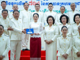 កាកបាទក្រហម និងឧកញ៉ាមួយចំនួនរងការរិះគន់ថា មិនជួយជនរងគ្រោះដោយសារថៃឈ្លានពាន