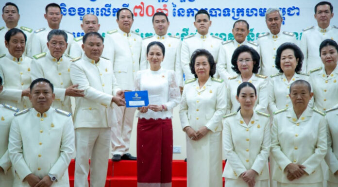 កាកបាទក្រហម និងឧកញ៉ាមួយចំនួនរងការរិះគន់ថា មិនជួយជនរងគ្រោះដោយសារថៃឈ្លានពាន