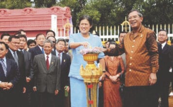 ថៃតវ៉ានឹងកម្ពុជារឿងសមាជិកព្រឹទ្ធសភាកម្ពុជាម្នាក់សរសេរលិខិតចំហទៅកាន់សែស្រឡាយមហាក្សត្រថៃករណីជម្លោះព្រំដែន