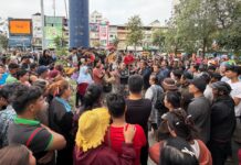 អាជីវករលក់ដូរនៅតាមដងផ្លូវក្បែរផ្សារដើមគ មិនព្រមចាកចេញទៅលក់នៅកន្លែងថ្មី