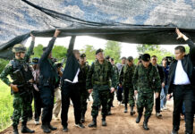 យោធាថៃពង្រឹងកម្លាំងទ័ពនៅតាមព្រំដែន ខណៈទាហានខ្មែរបង្កើនការប្រុងប្រយ័ត្ន និងអត់ធ្មត់