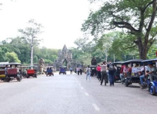 អ្នករត់ម៉ូតូកង់បីនៅខេត្តសៀមរាបត្អូញត្អែរថាខ្សត់ភ្ញៀវទេសចរបរទេស