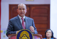 មហាជនរិះគន់លោក ហ៊ុន ម៉ានី ពីការរៀបចំកម្មវិធីចូលឆ្នាំនៅជំរំភៀសសឹកទាំងពលរដ្ឋកំពុងបាត់បង់ផ្ទះសម្បែង និងទឹកដី