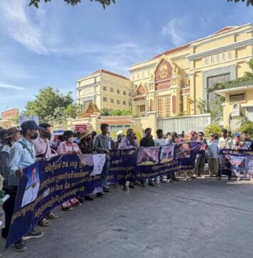 អ្នកចាញ់បោកអតីតឧកញ៉ា ហ៊ី គឹមហុង ធ្លាក់ខ្លួននិងឈឺស្លាប់បន្តបន្ទាប់ ក្រោយគ្មានយុត្តិធម៌ ២ឆ្នាំ