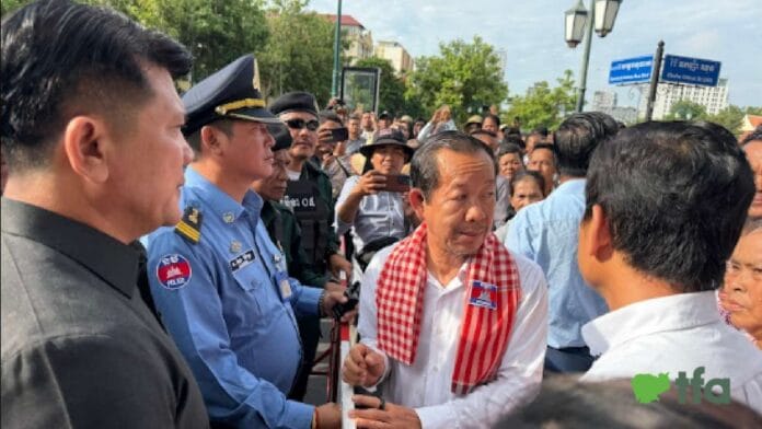 រ៉ុង ឈុន ២៦