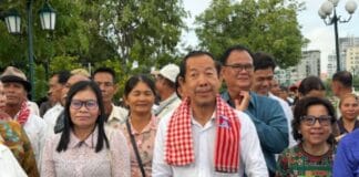 ពលរដ្ឋ សកម្មជន និងអ្នកឃ្លាំមើលថា ការសម្រេចផ្ដន្ទាទោសលោក រ៉ុង ឈុន មានភាពអយុត្តិធម៌