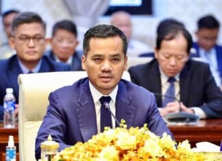 អ្នកឃ្លាំមើលថា រដ្ឋមន្ត្រីក្រសួងមហាផ្ទៃមិនអាចប្រើលុយដើម្បីលុបឈ្មោះចេញពីបញ្ជីទណ្ឌកម្មរបស់អាមេរិកបានឡើយ