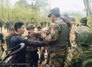 យោធាថៃបន្តផ្ទុះអាវុធ ចល័តកម្លាំង និងបង្កជម្លោះជាមួយទាហានខ្មែរនៅតាមព្រំដែន ថៃបន្តកសាងសំណង់ក្នុងតំបន់ព្រំដែនកម្ពុជា ដែលថៃចូលកាន់កាប់ ដោយមិនខ្វល់ពីការតវ៉ារបស់កម្ពុជា