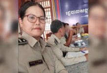 សមត្ថកិច្ចចាប់ខ្លួនសមាជិកក្រុមប្រឹក្សាបក្សភ្លើងទៀន ខណៈប្រធានបក្សស្នើពន្យារពេលឡើងតុលាការ