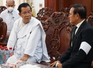 អ្នកឃ្លាំមើលថា សាររំលែកទុក្ខរបស់លោក ហ៊ុន សែន ចំពោះមរណភាពម្ដាយ លោក កឹម សុខា គ្រាន់តែជាសីលធម៌ តែគ្មានចេតនាផ្ដល់សេរីភាពនយោបាយទេ
