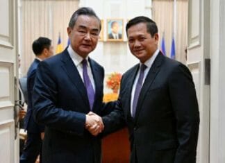 អ្នកឃ្លាំមើលសង្គមថា ដំណើរទស្សនកិច្ចលោក ហ៊ុន ម៉ាណែត ទៅចិន បង្ហាញពីការពឹងផ្អែកលើប៉េកាំង