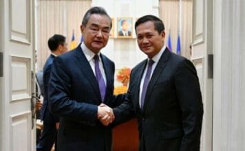 អ្នកឃ្លាំមើលសង្គមថា ដំណើរទស្សនកិច្ចលោក ហ៊ុន ម៉ាណែត ទៅចិន បង្ហាញពីការពឹងផ្អែកលើប៉េកាំង