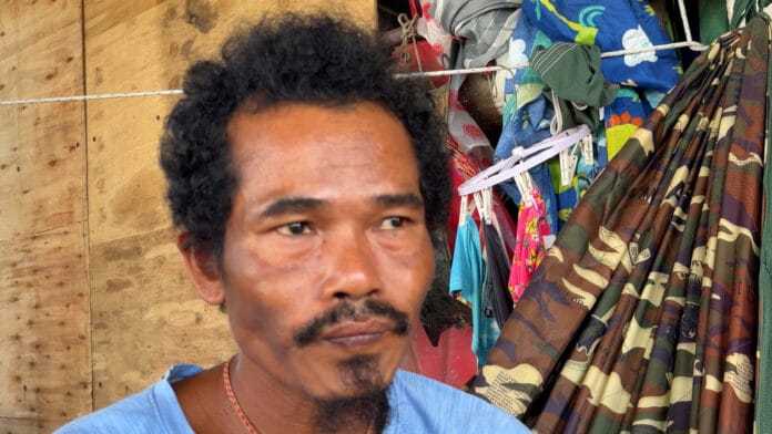 Khmer People displace from Thailand's invasion.
