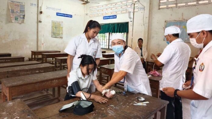 សិស្សបាក់ឌុប សុខភាព